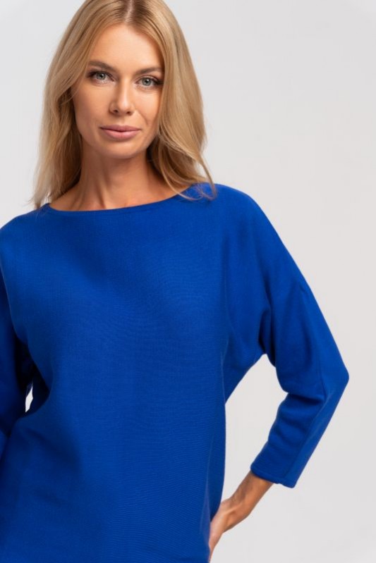 Kobaltowy sweter z szerokim rękawem