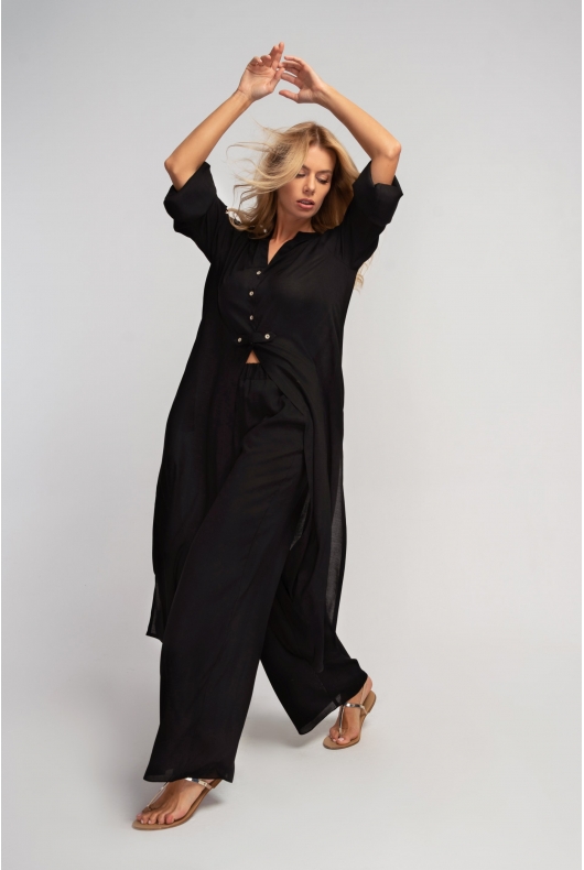 Długa cienka narzutka - tunika z wiskozy w kolorze czarnym z podkreśloną talią, idealna na lato.