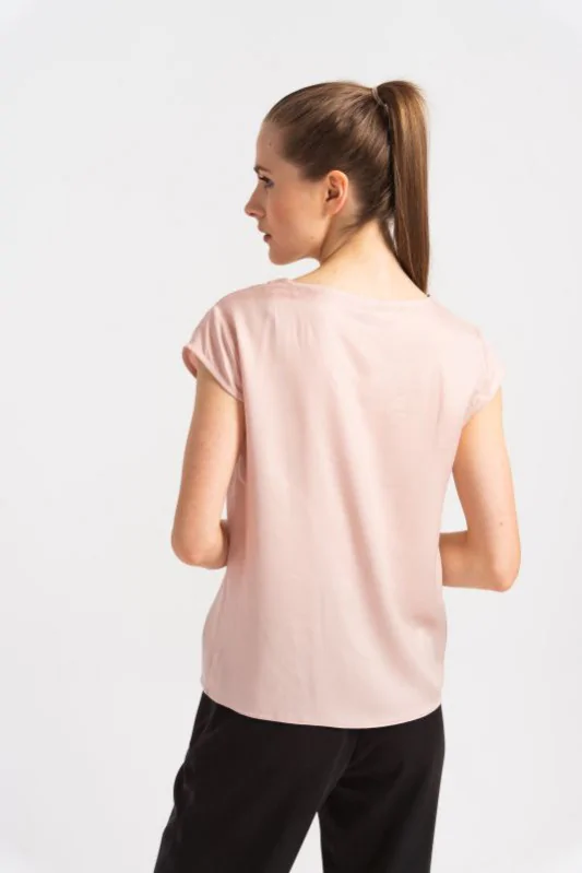 Różowa bluzka wiskozowa z krótkimi rękawami, z napisem na przodzie