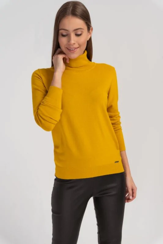 Stylizacja do pracy: żółty sweterek basic z wiskozy. Klasyczny krój, podkreślający kobiecą figurę, długie rękawy.