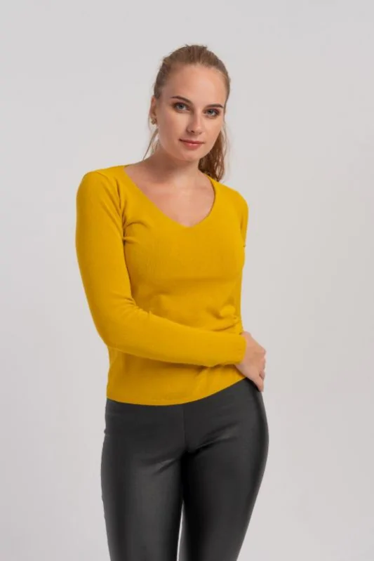 Żółty szafranowy cienki sweter w serek