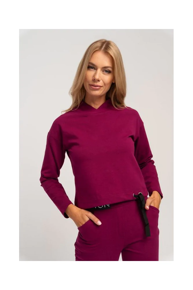 Sportowy sweter basic typu crop top, z długim rękawem, w różowym kolorze.
