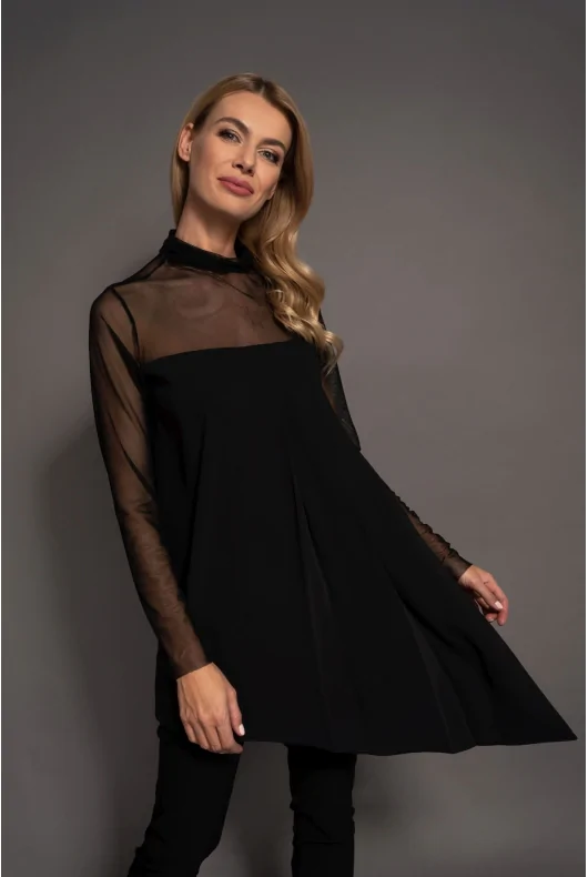Luźna asymetryczna tunika o eleganckim kroju oversize z siateczki, z długim rękawem, w kolorze czarnym.