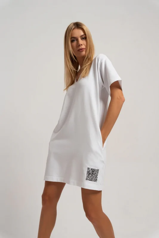 Bawełniana sportowa sukienka t-shirt oversize biała