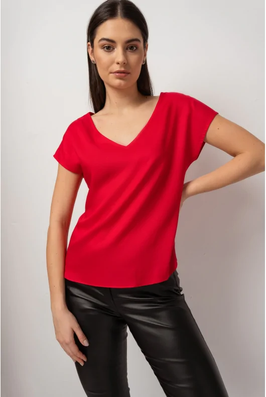 Klasyczny wygodny czerwony tshirt damski z wiskozy. Uniwersalny, do każdej stylizacji.