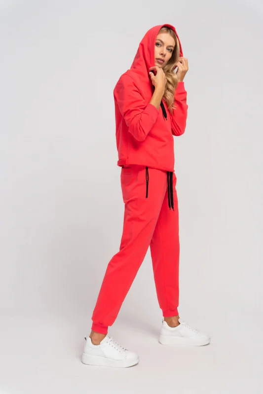 Wygodne czerwone spodnie dresowe z bawełny z gumką w pasie i haftowanym wzorem