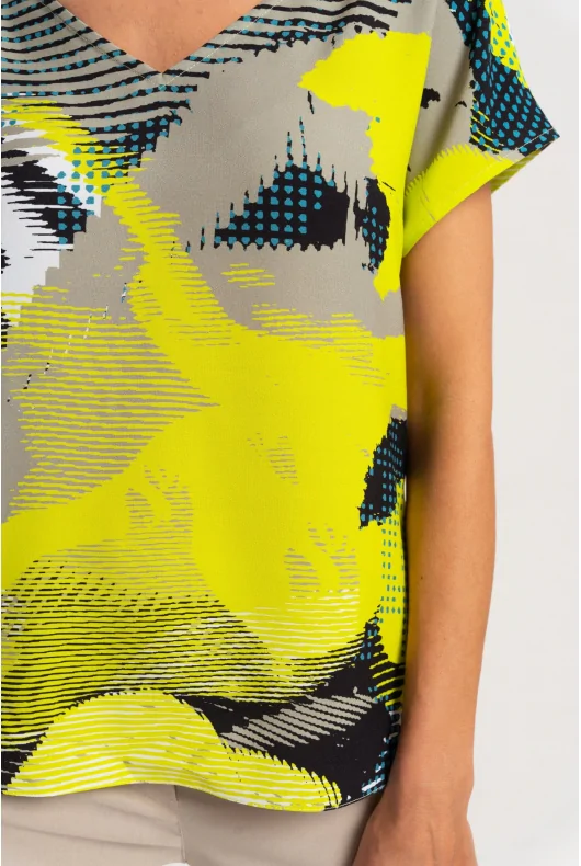 Wiskozowa bluzka w kolorze limonkowym w szary wzór, z krótkimi rękawkami