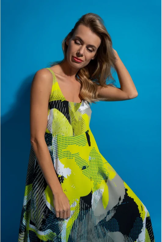 rozkloszowana, neonowa sukienka oversize o długości maxi z wiskozy, w limonkowy wzór