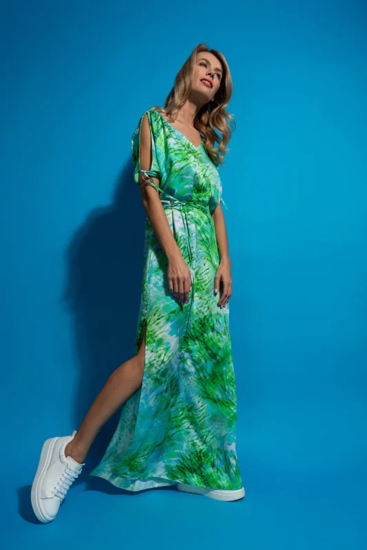 letnia długa sukienka maxi z kieszeniami, z odkrytymi ramionami, w jasnych odcieniach zieleni