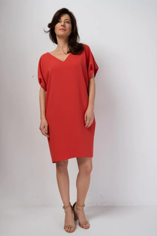 czerwona sukienka oversize z kieszeniami, mini z wycięciem z tyłu