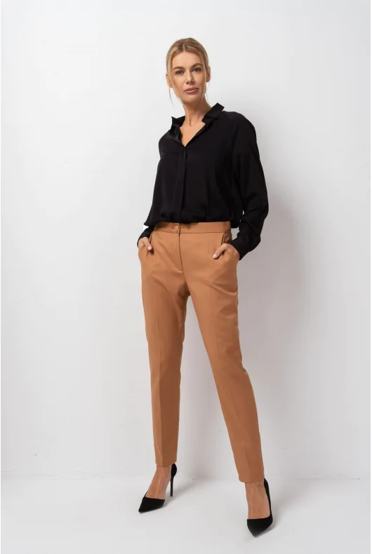 eleganckie spodnie damskie w kant w kolorze beżowym