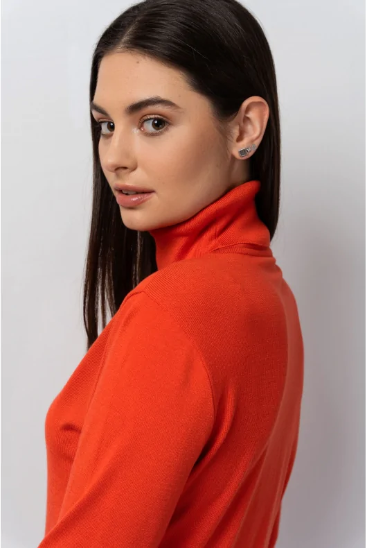 gładki wiskozowy sweter z golfem w kolorze pomarańczowym