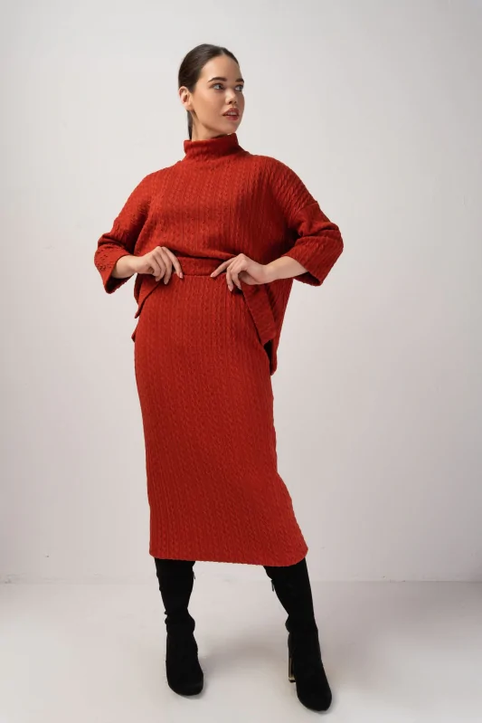 sweter oversize z półgolfem, ze strukturalnym wzorem, rękawy 3/4, w kolorze czerwonym