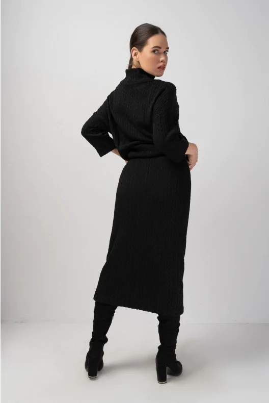 sweter oversize z półgolfem, ze strukturalnym wzorem, rękawy 3/4, w kolorze czarnym