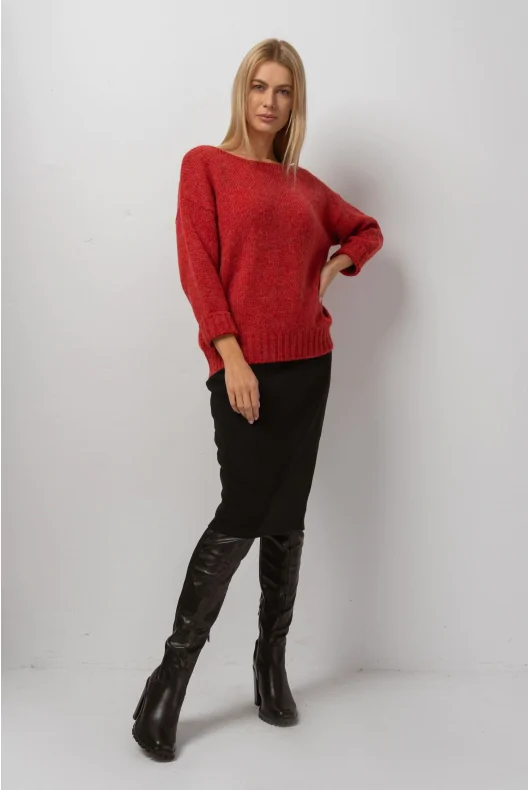 sweter z dodatkiem wełny, z rękawami 7/8 , z półokrągłym dekoltem w kolorze czerwonym