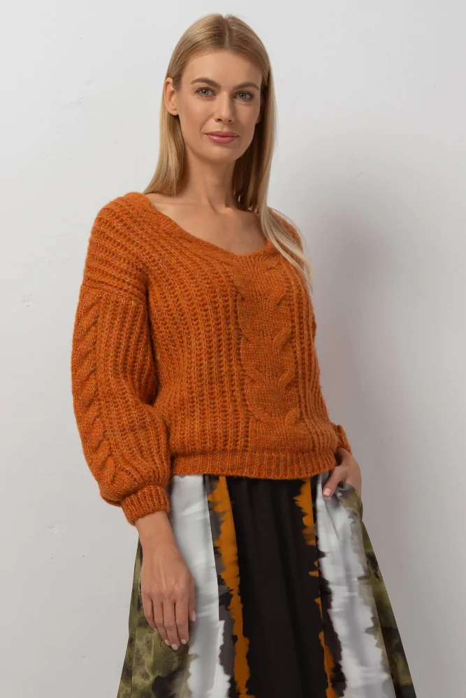gruby sweter z wełną w kolorze pomarańczowym, z ozdobnym plecionym warkoczem