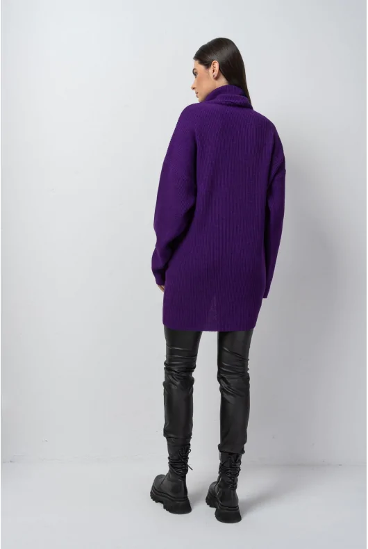długi fioletowy sweter oversize z golfem, z wełną alpaki