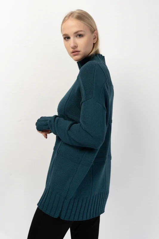 Sweter z półgolfem w kolorze niebieskim, z dodatkiem bawełny, oversize