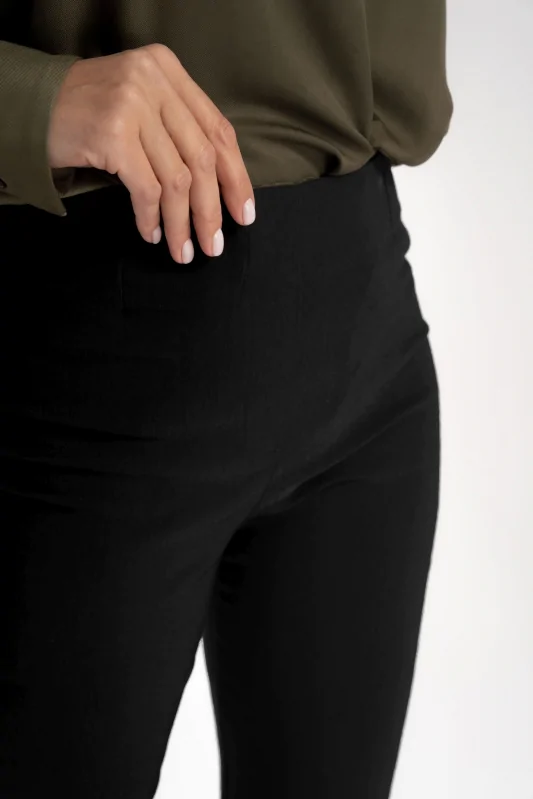 czarne gładkie legginsy z kieszeniami i gumą w pasie