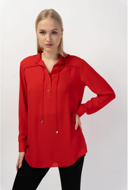 bluzka oversize, z długim rękawem , zapinana na guziki, ze stójką w kolorze czerwonym