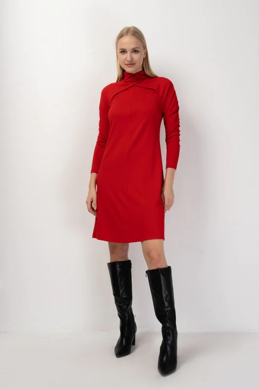 sukienka z długim rękawem i półgolfem, w długości mini, elastyczny materiał z dodatkiem wiskozy, w kolorze czerwonym