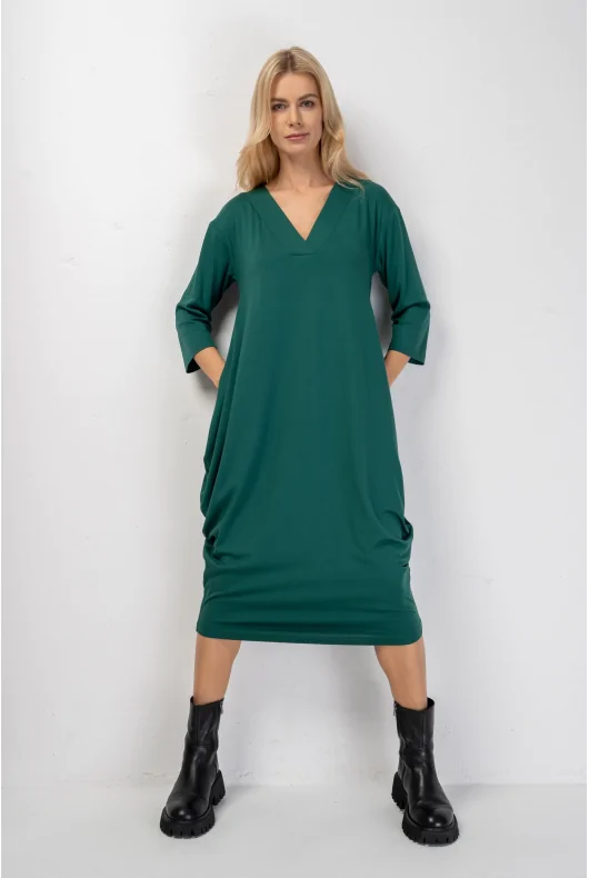 sukienka bombka oversize w długości midi za kolano, z dekoltem w serek i kieszeniami, w kolorze zielonym