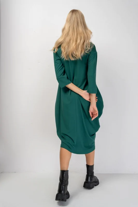 sukienka bombka oversize w długości midi za kolano, z dekoltem w serek i kieszeniami, w kolorze zielonym