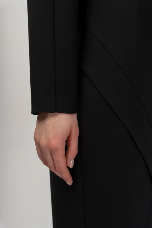 sukienka mini z wiskozy, z długim rękawem i  rozcięciem z przodu, z kieszeniami, w kolorze czarnym