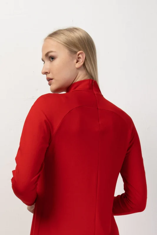 damska bluzka z długim rękawem i półgolfem, elastyczny materiał z dodatkiem wiskozy, w kolorze czerwonym