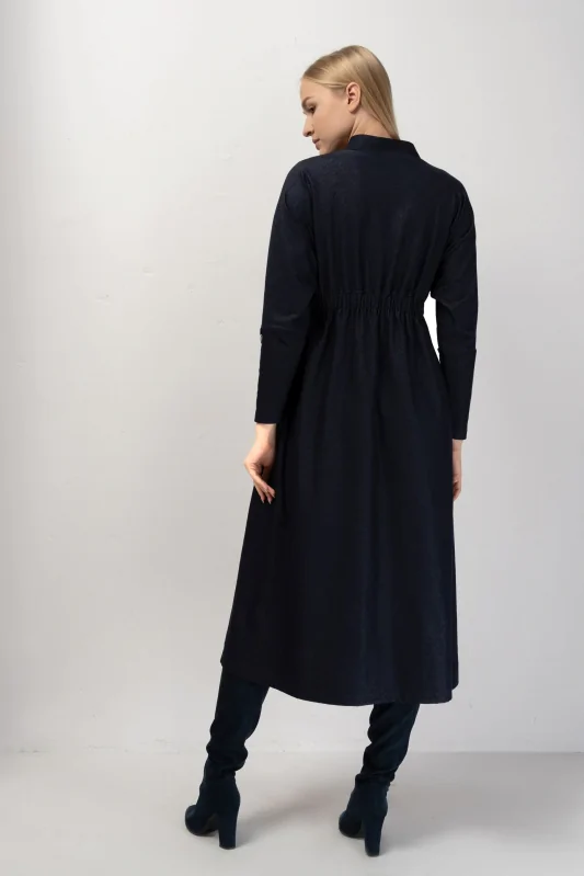Jeansowa sukienka MIDI, za kolano z długimi rękawami, odcinana w talii