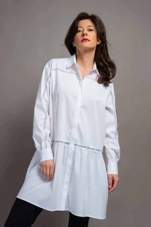 Biała długa koszula damska z bawełny o przedłużonym kroju tuniki