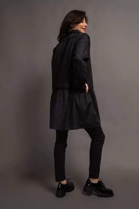 Czarna długa koszula damska z bawełny o przedłużonym kroju tuniki