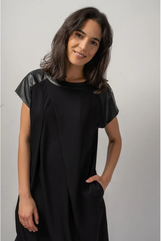 czarna sukienka MINI, oversize z krótkim rękawem z ekoskóry