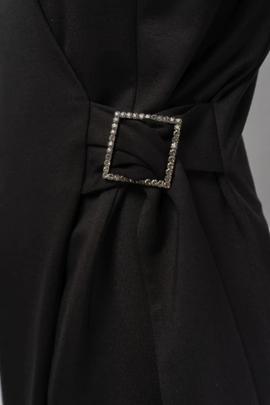 czarna sukienka kopertowa midi do kolan