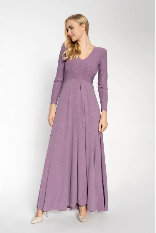 długa suknia wieczorowa w kolorze fioletowym z połyskiem