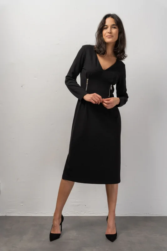 czarna, dzianinowa sukienka z wiskozą , z długim rękawem i ozdobnymi suwakami