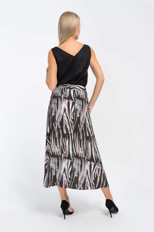 Długa trapezowa spódnica midi czarna w kolorowy wzór