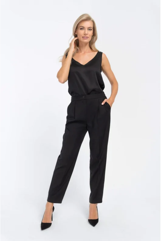 Eleganckie damskie spodnie cygaretki w kant w kolorze czarnym