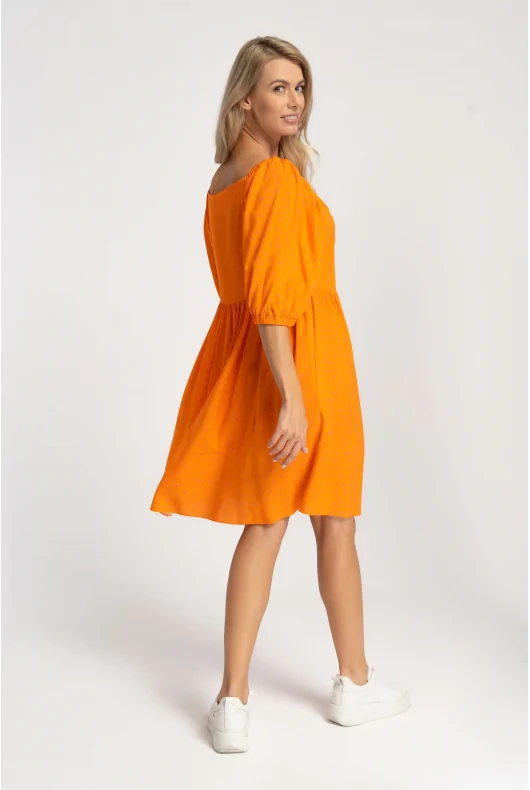 wiskozowa  sukienka oversize w kolorze pomarańczowym, w fioletowy wzór