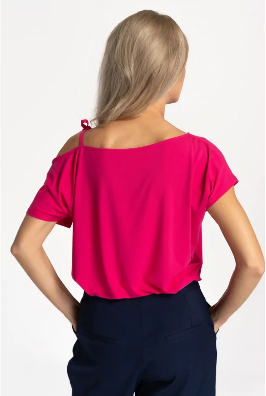 różowa bluzka z mikromodalu z krótkim rękawem i wiązaniem na ramieniu.