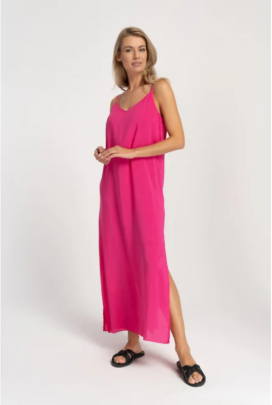 długa wiskozowa sukienka MAXI na cienkich regulowanych ramiączkach w kolorze różowym