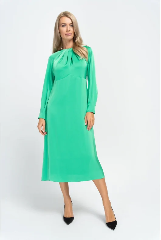 wizytowa sukienka MIDI w kolorze zielonym z długimi rękawami.