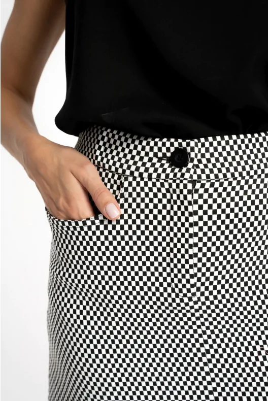 Dzianinowa spódnica mini w czarno-biały wzór szachownicy