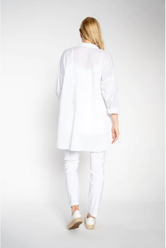 biała koszula oversize bawełniania, zapinana z długim rękawem
