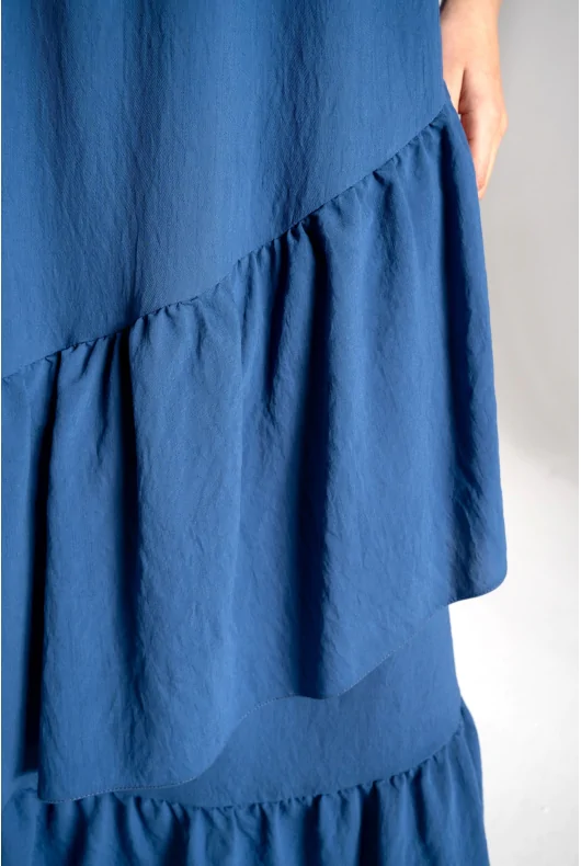 długa spódnica z falbanami w stylu boho w kolorze niebieskim
