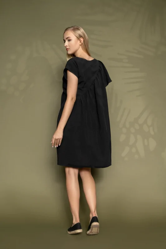 czarna sukienka MINI z lnu z asymetryczną falbaną