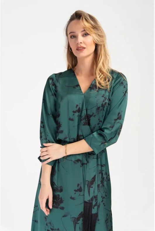 Satynowa sukienka w zielony nadruk